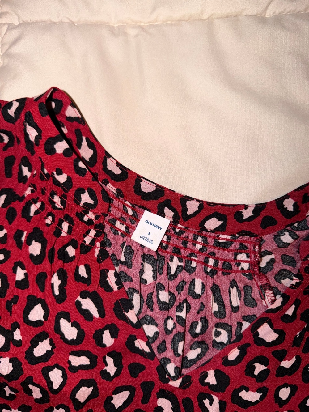 Leopard V-Neck - Picture 2 of 4